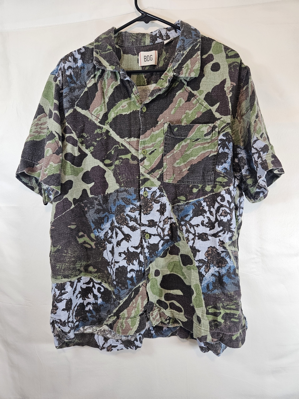 BDG Short-Sleeve Button-Up Shirt Green and Blue Camo Print Utility Hiking Camp